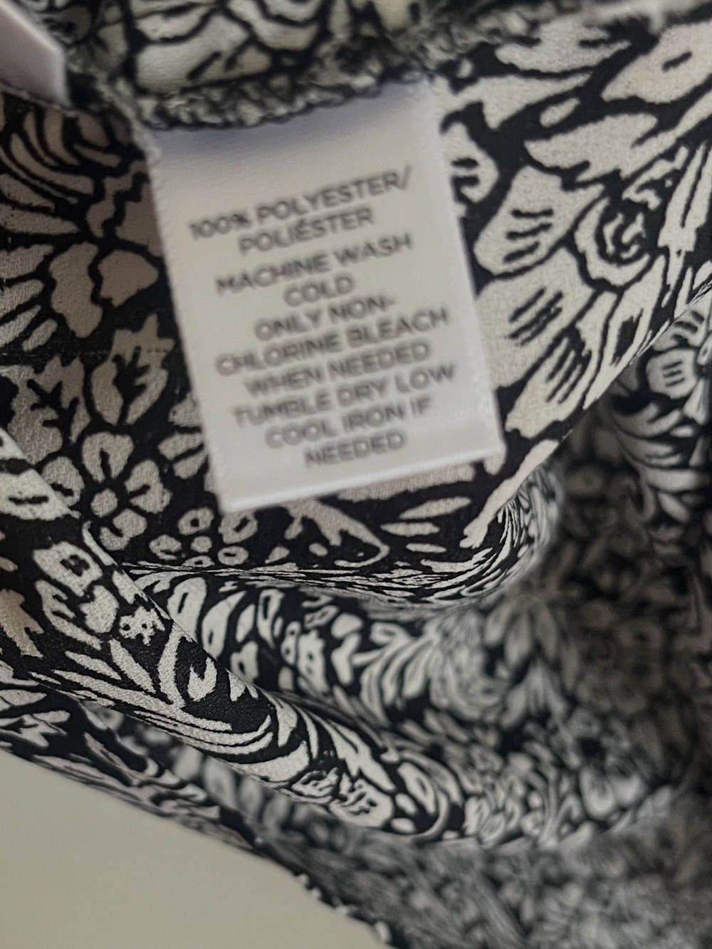 LOFT Black & White Floral Sleeveless Blouse - Picture 5 of 8